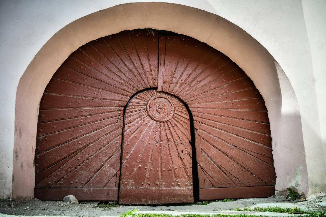 Spacious Stylish Apartment In Old Town Sibiu Exterior foto